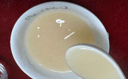 多少媽媽栽在輔導(dǎo)作業(yè)上！姥姥端來的一杯溫?zé)嵊袡C(jī)葛根粉，竟成了情緒 “滅火器”